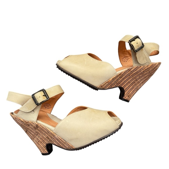 John Fluevog Pindowns Raquel Cream Leather Wedge Sandals Sz 6.5 (READ) - Picture 1 of 16
